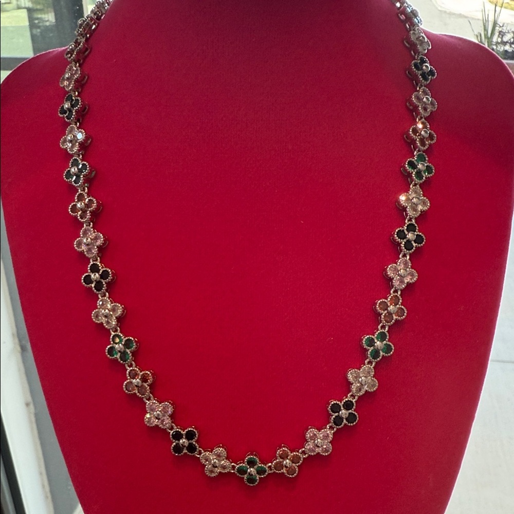 Elegant Gold and Black Floral Necklace